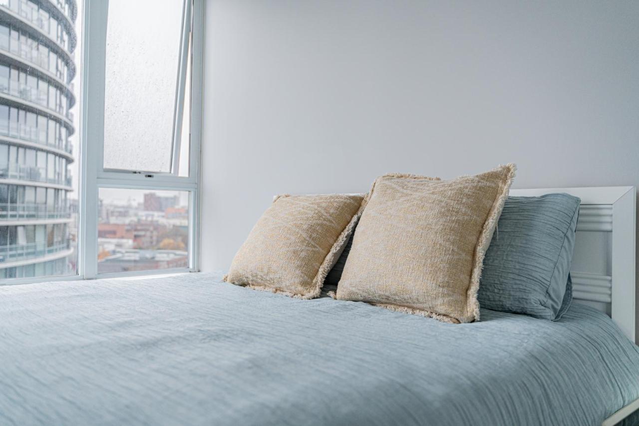 Amazing Views ! Leather Furniture ! Cozy Condo! Vancouver Exterior photo