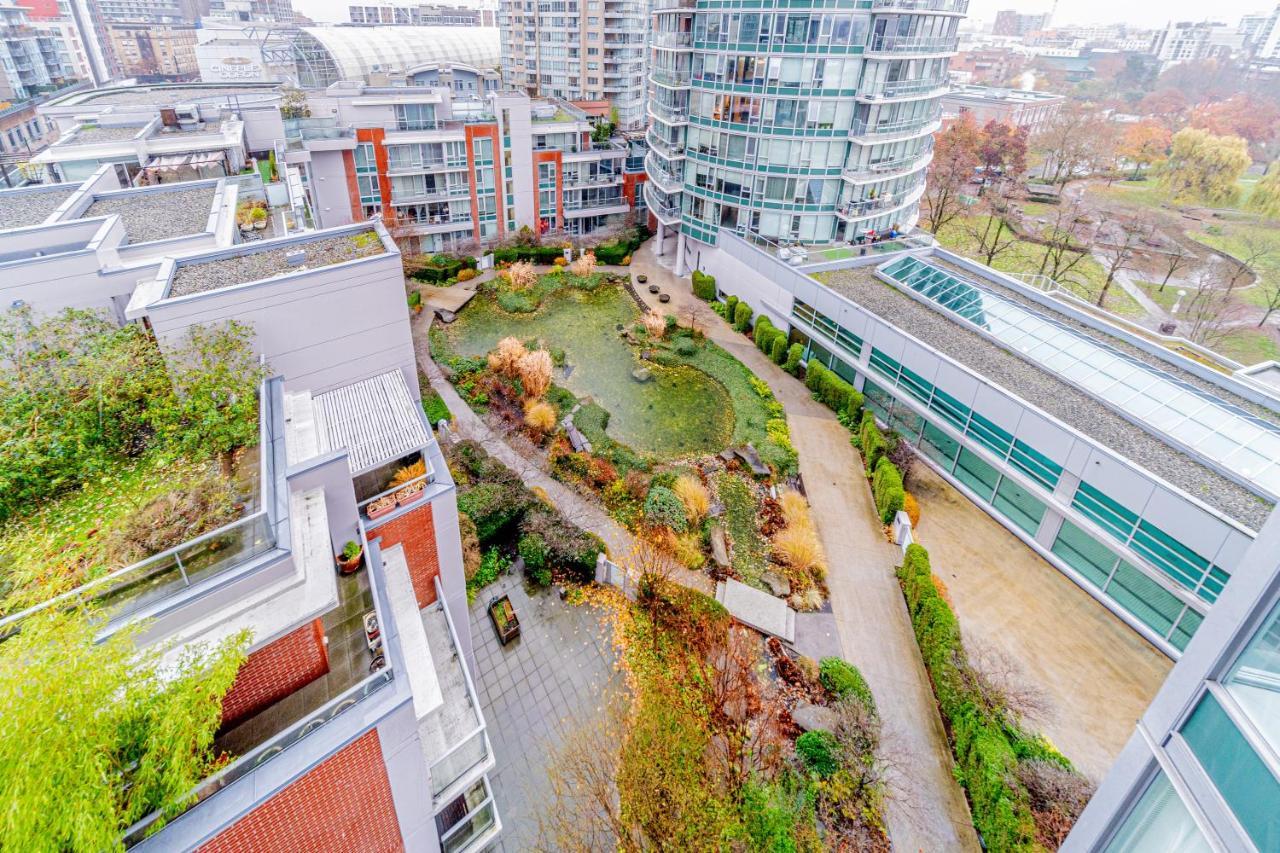 Amazing Views ! Leather Furniture ! Cozy Condo! Vancouver Exterior photo