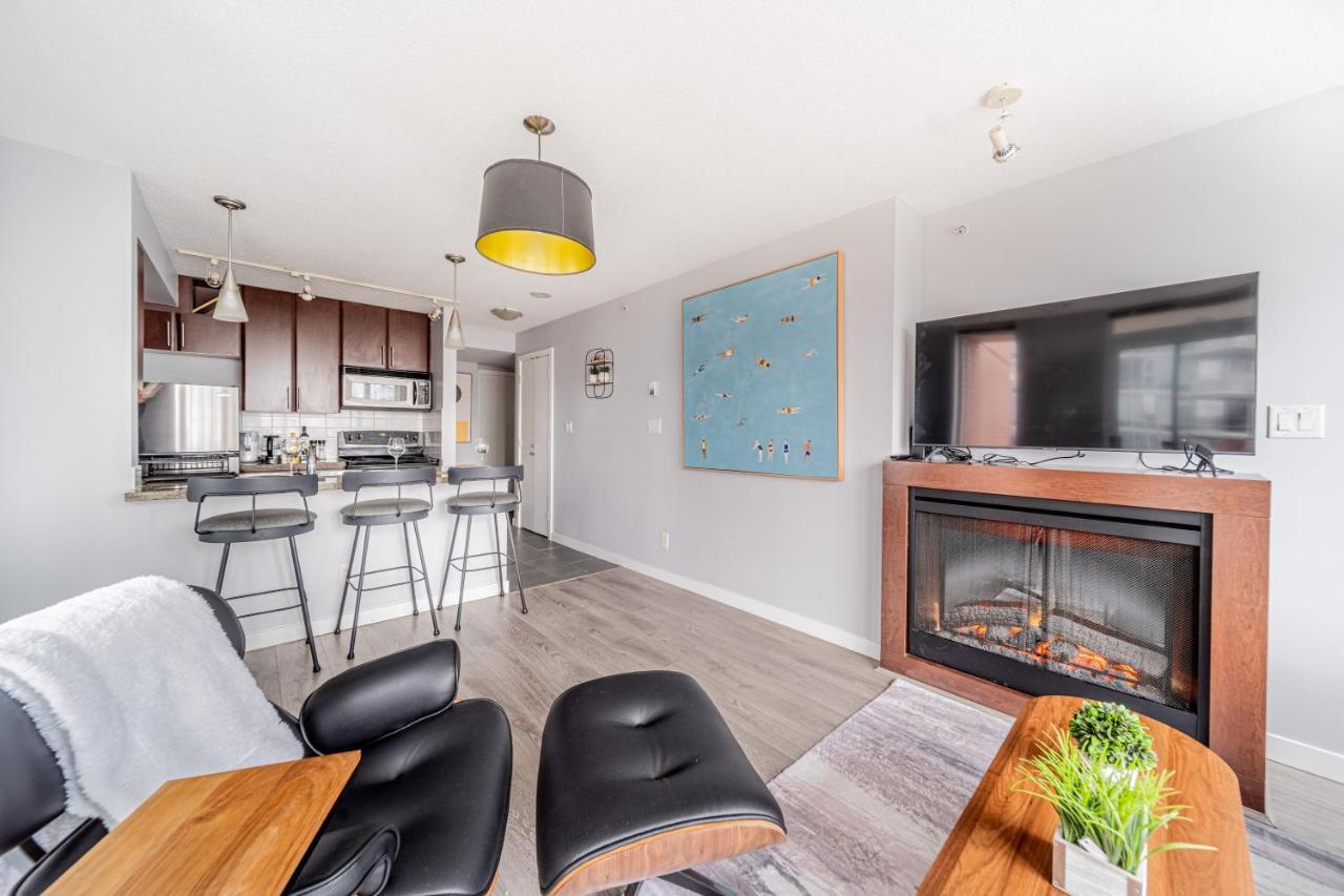 Amazing Views ! Leather Furniture ! Cozy Condo! Vancouver Exterior photo