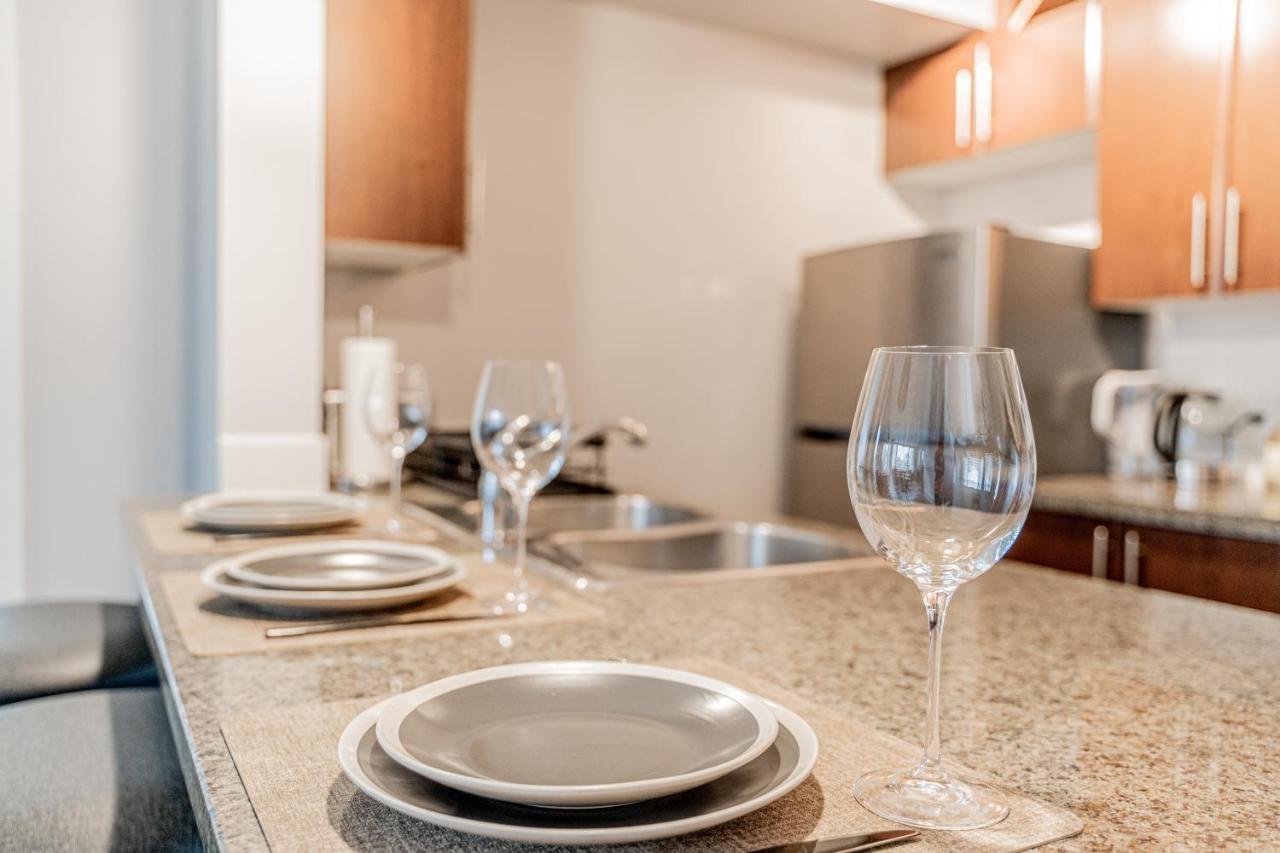 Amazing Views ! Leather Furniture ! Cozy Condo! Vancouver Exterior photo